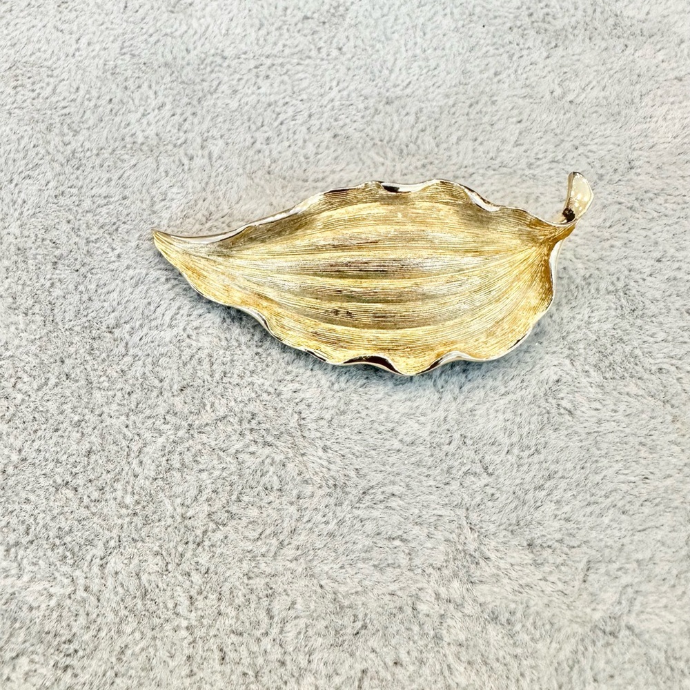 Vintage Signed Alan J Shiny And Brushed Gold Leaf-Shaped Brooch Pin